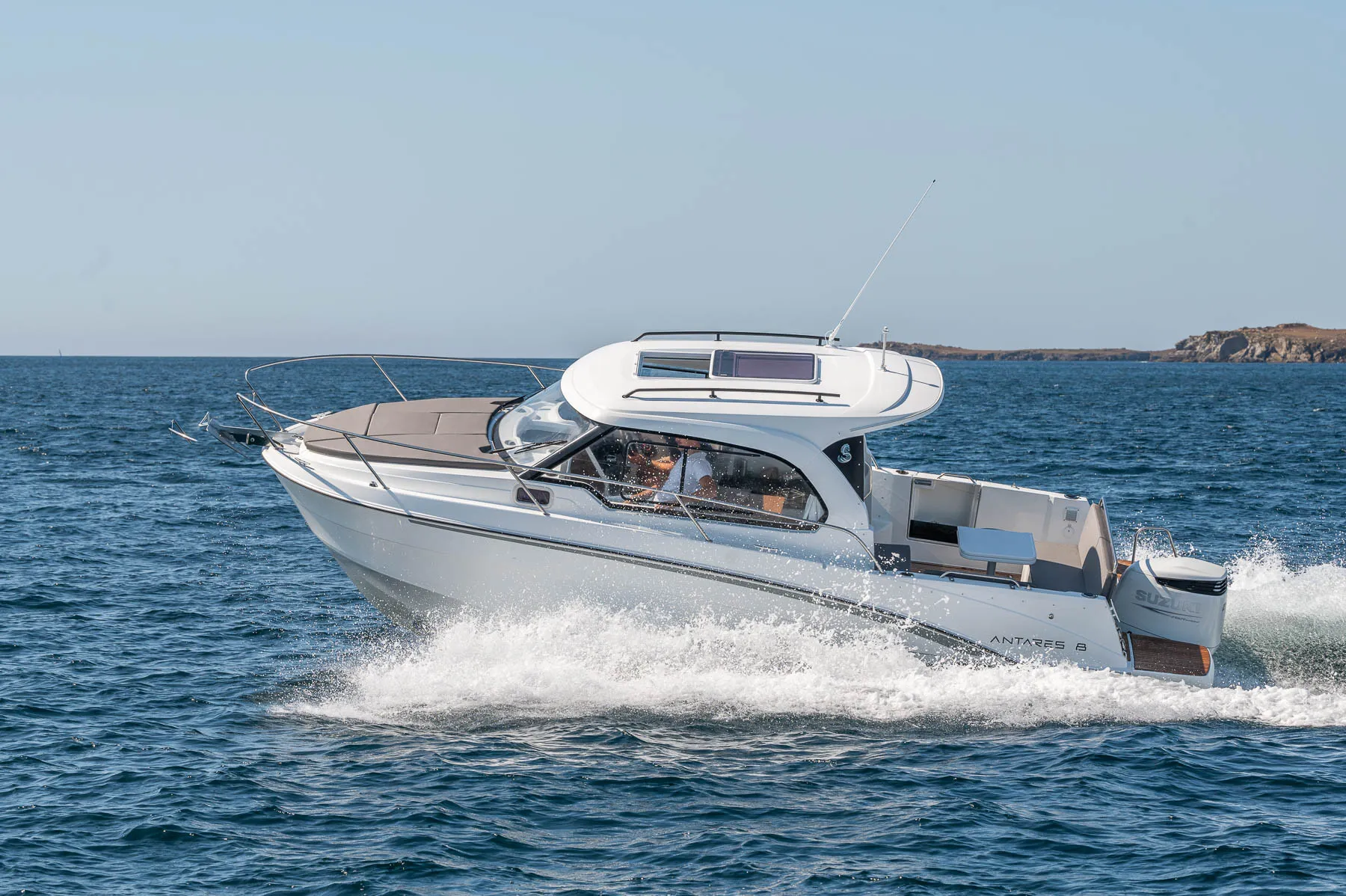 Explore Wilkasy on a 8.23m Rental Beneteau Antares 8