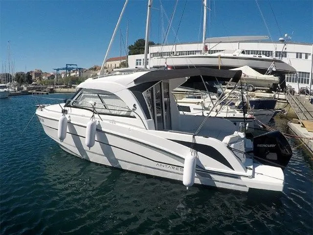 Charter a 8.23m Beneteau Antares 8 Motor Yacht in Šibenik