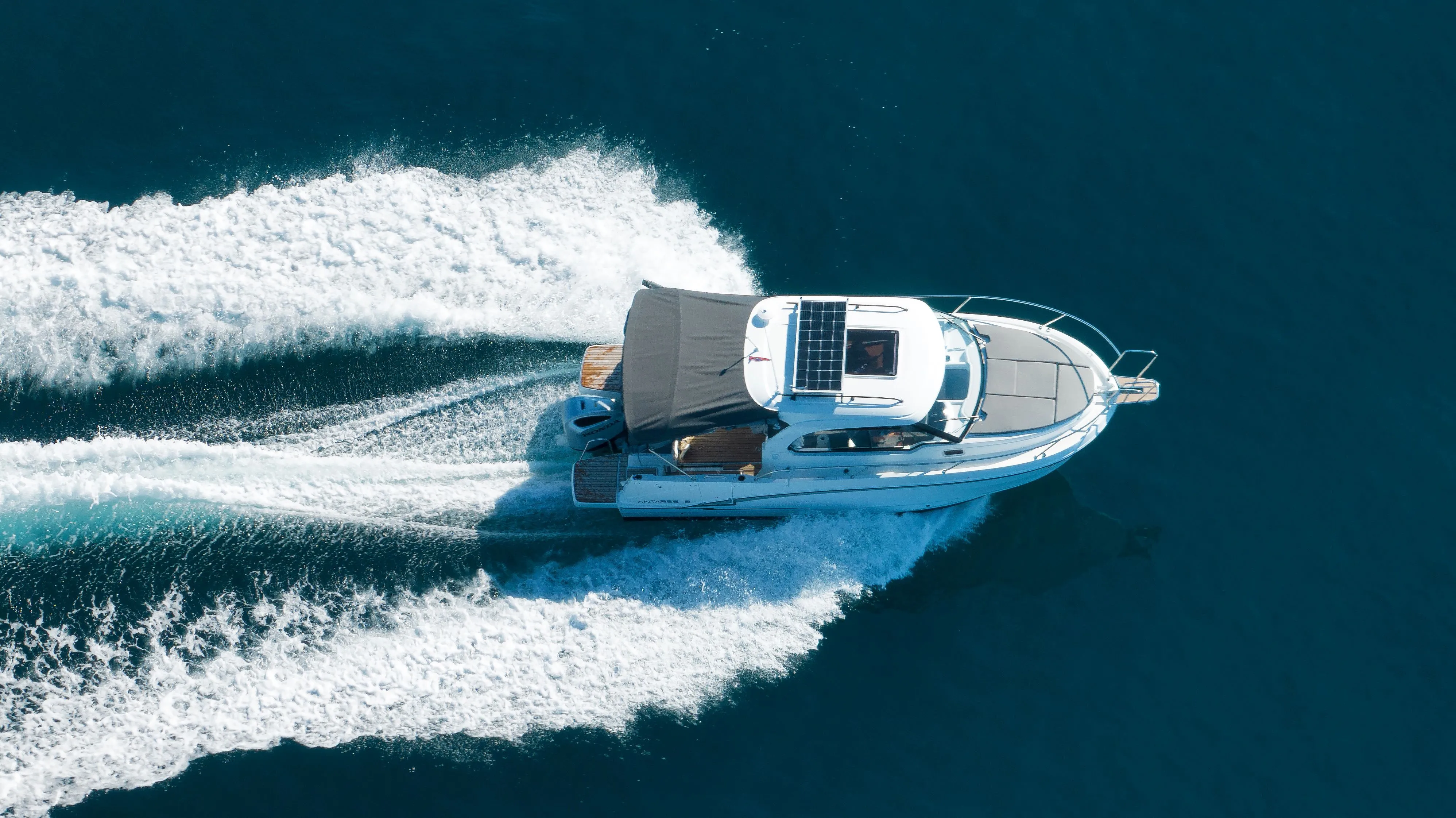 8.06m Rovinj Motor Yacht Beneteau Antares 8 Hire