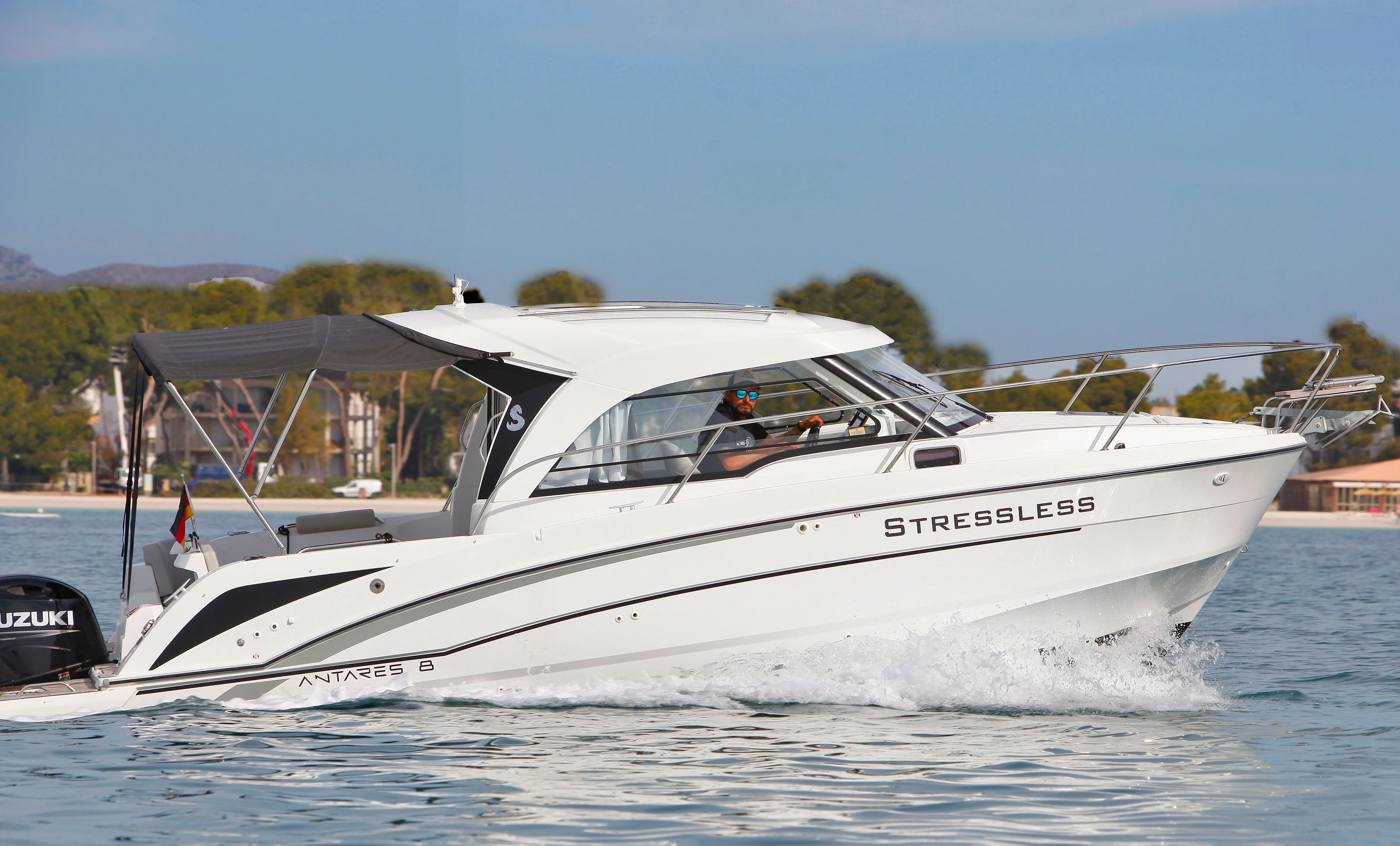 8m Alcudia Beneteau Antares 8 Motor Yacht Hire