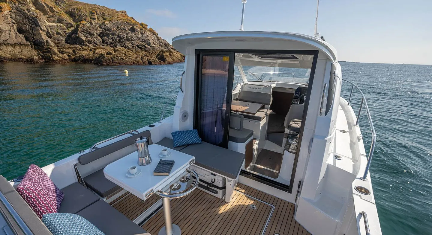 Tiha Patnja Charter Boat