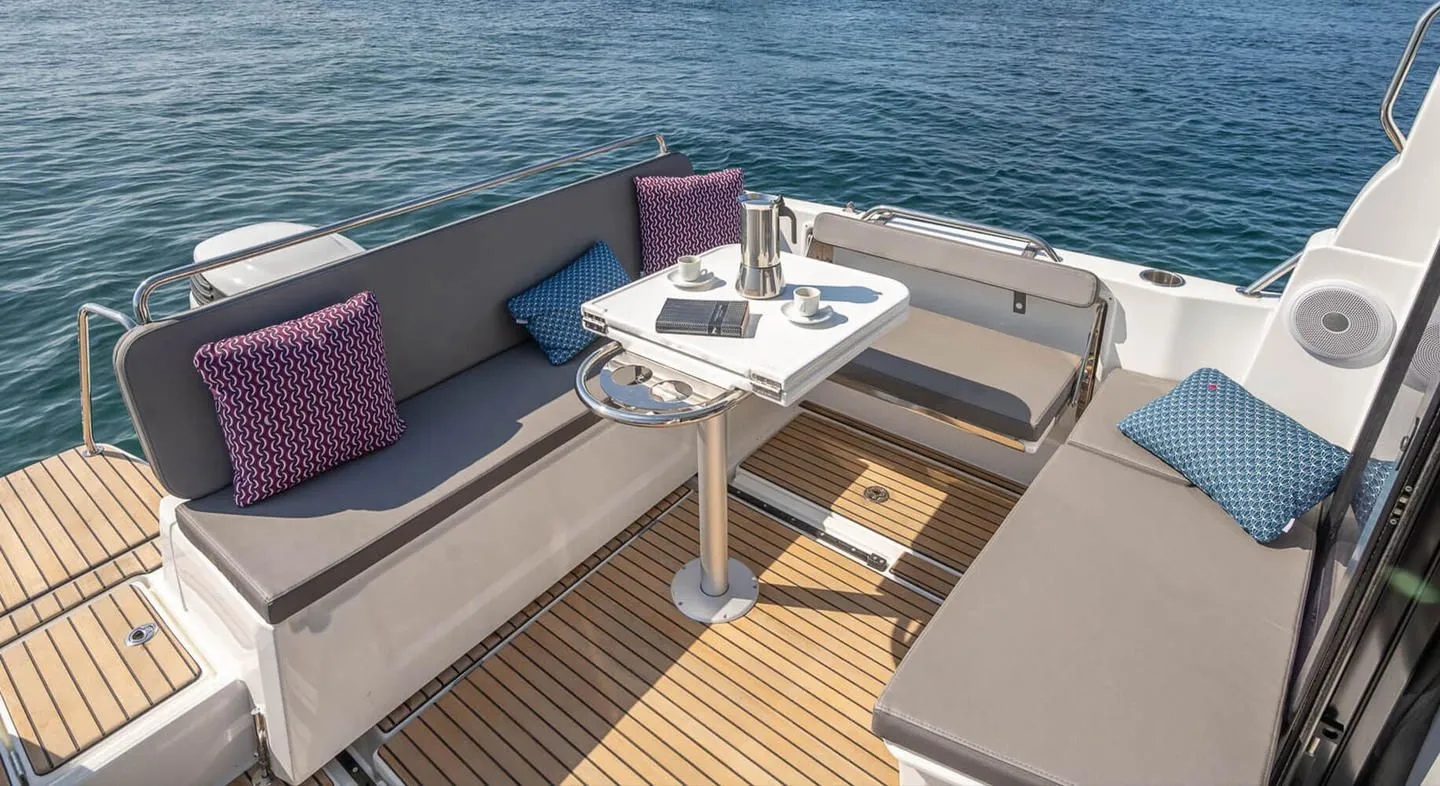 Tiha Patnja Charter Boat