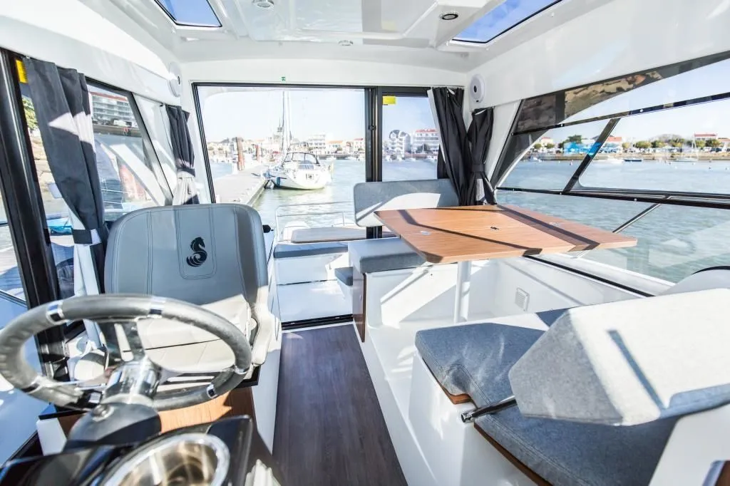 Rent a 9m Beneteau Antares 9 Motor Yacht in Krk