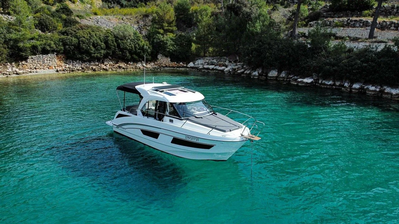Explore Split on a 9.12m Rental Beneteau Antares 9