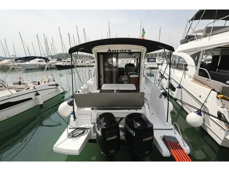Explore Pirovac on a 9m Beneteau Antares 9 Motor Yacht Rental