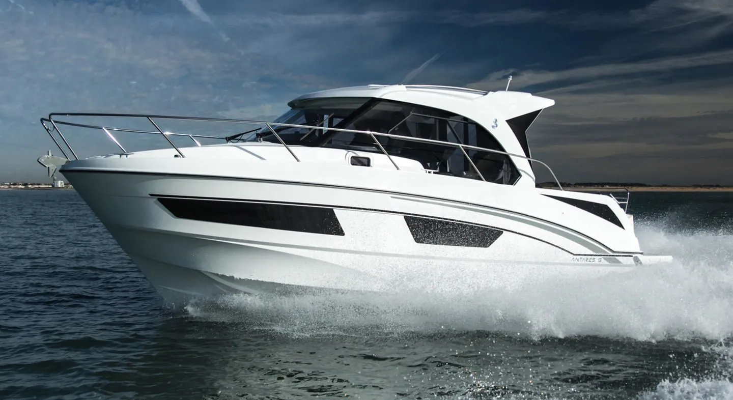 Charter a 9.12m Motor Yacht in Pula