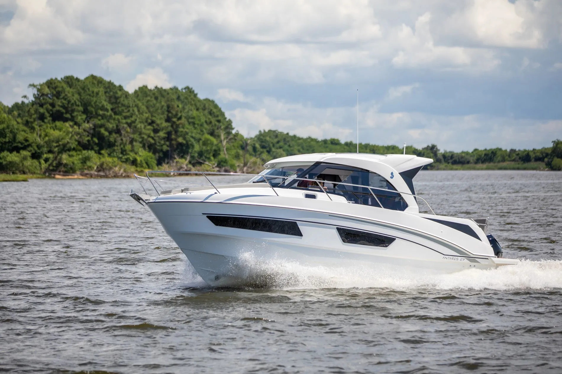 8.25m Wilkasy 2 Cabin Motor Yacht Hire