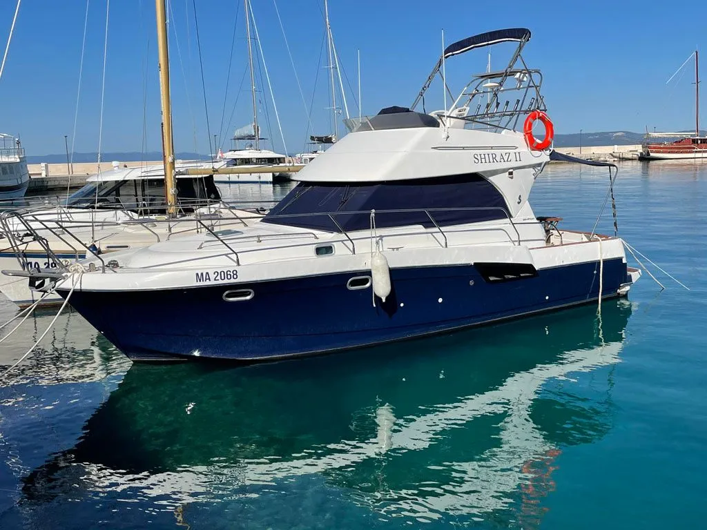 Rent a 10m Motor Yacht in Makarska