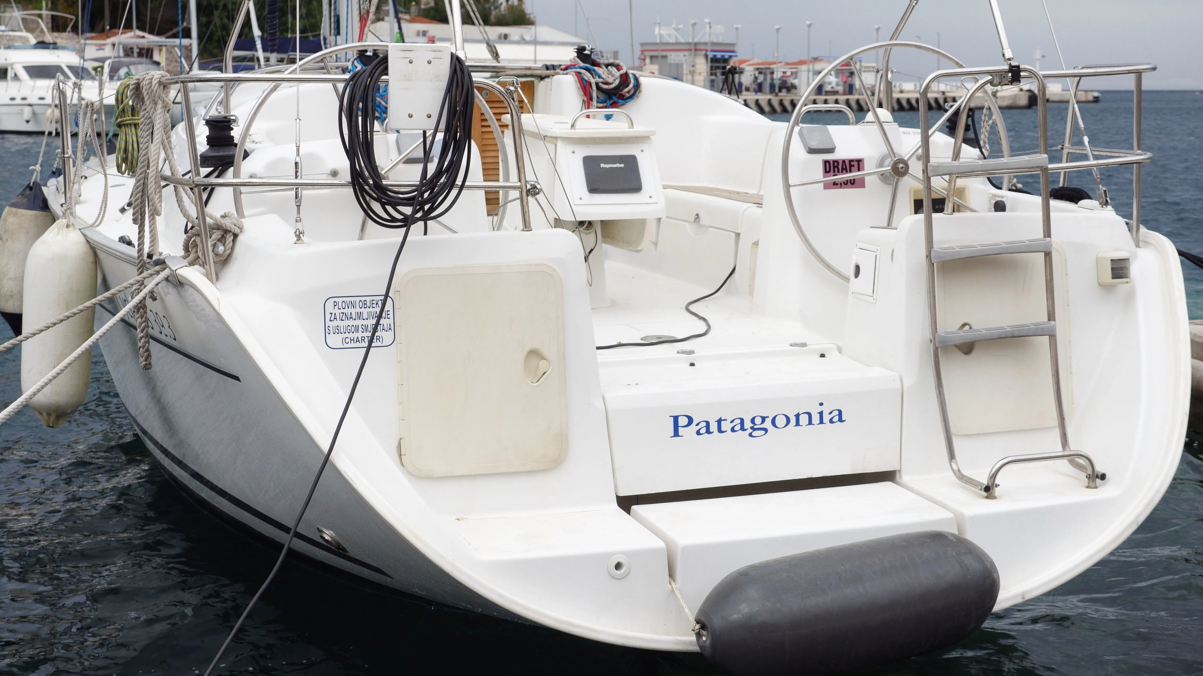 Rent a 11.97m Sailing Yacht Beneteau Cyclades 39.3 in Yerseke