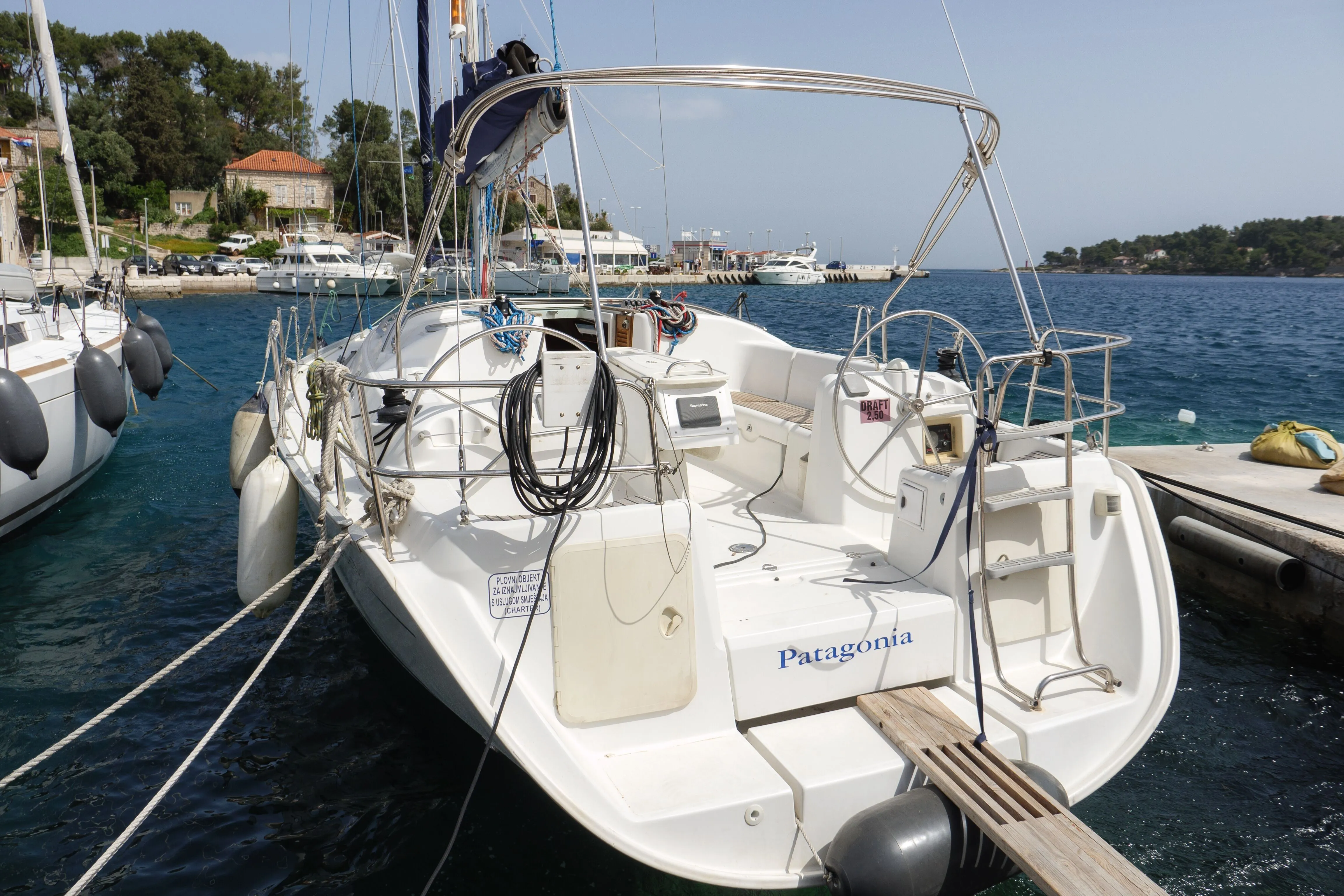 Rent a 11.97m Sailing Yacht Beneteau Cyclades 39.3 in Yerseke