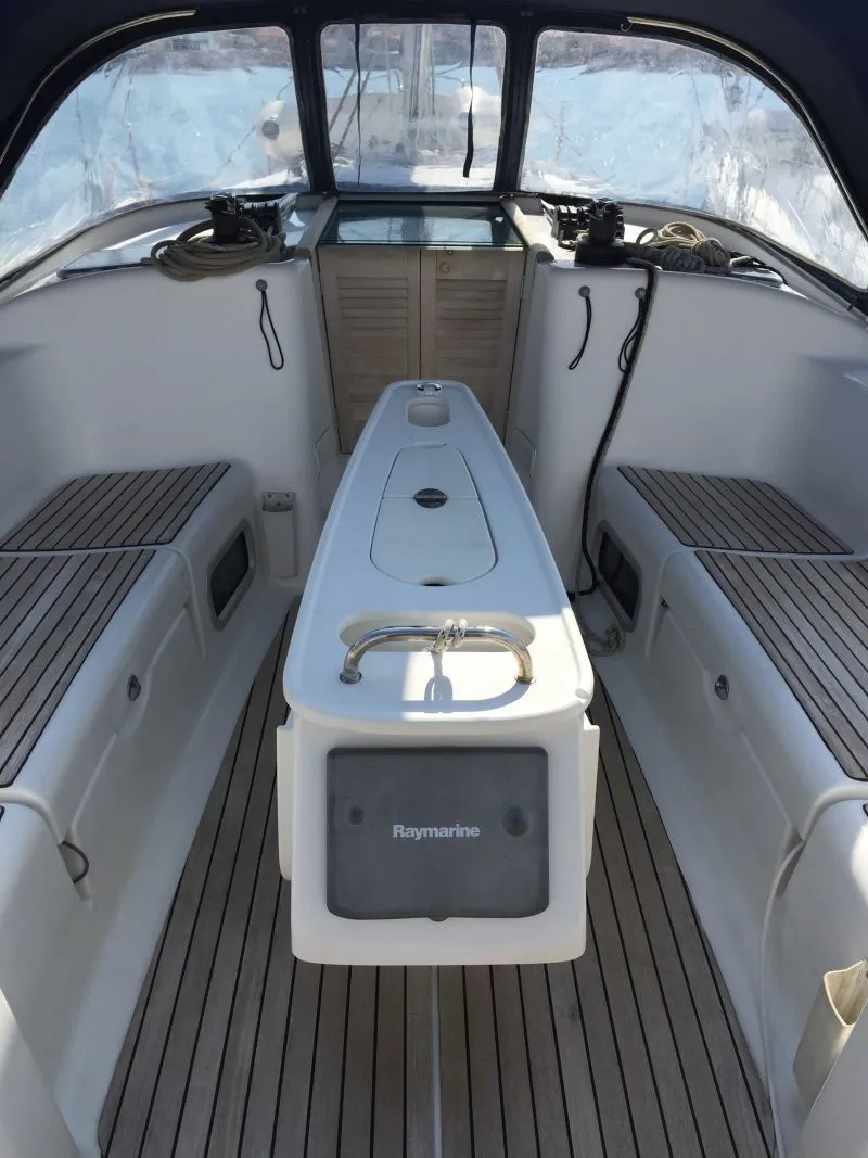 Rent a 11.82m Beneteau Cyclades 39.3 in Betina