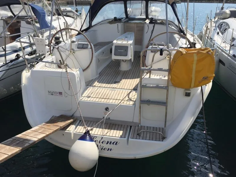 Rent a 11.82m Beneteau Cyclades 39.3 in Betina