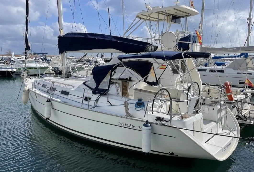 Charter a 11.97m Sailing Yacht in Marbella