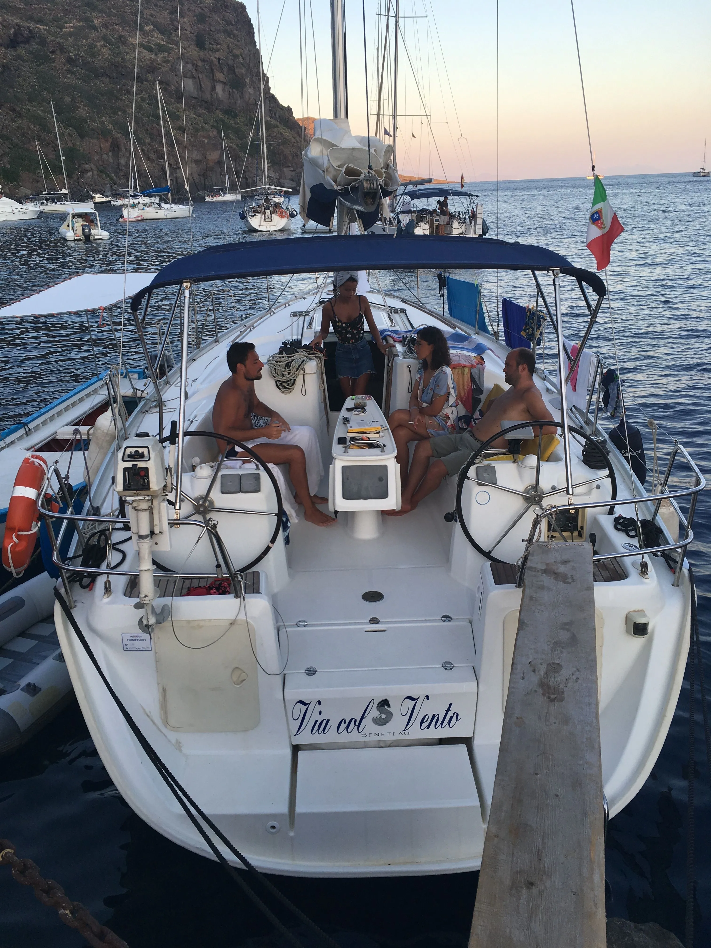 Via col vento Charter Boat