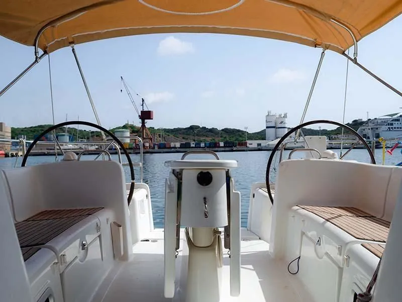 Aloe Uno Charter Boat