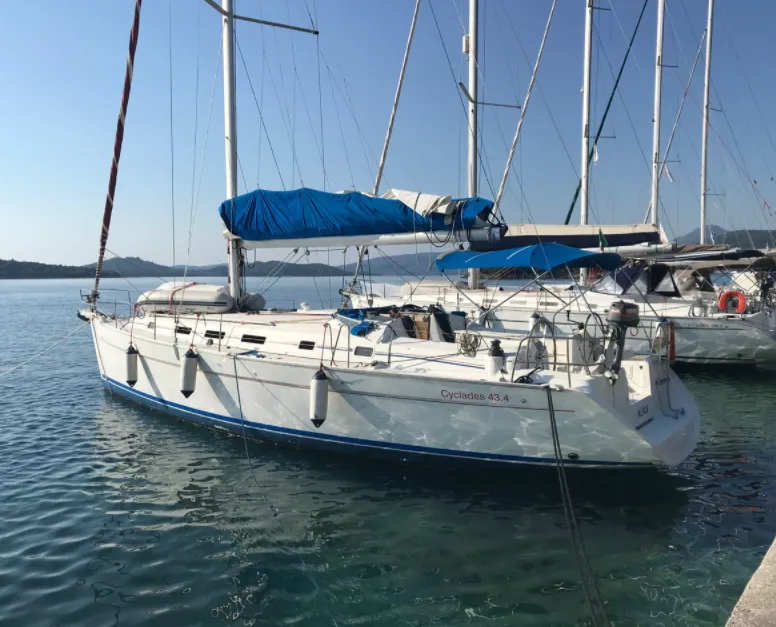 Charter a 13.26m Sailing Yacht Beneteau Cyclades 43.4 in Corfu Town