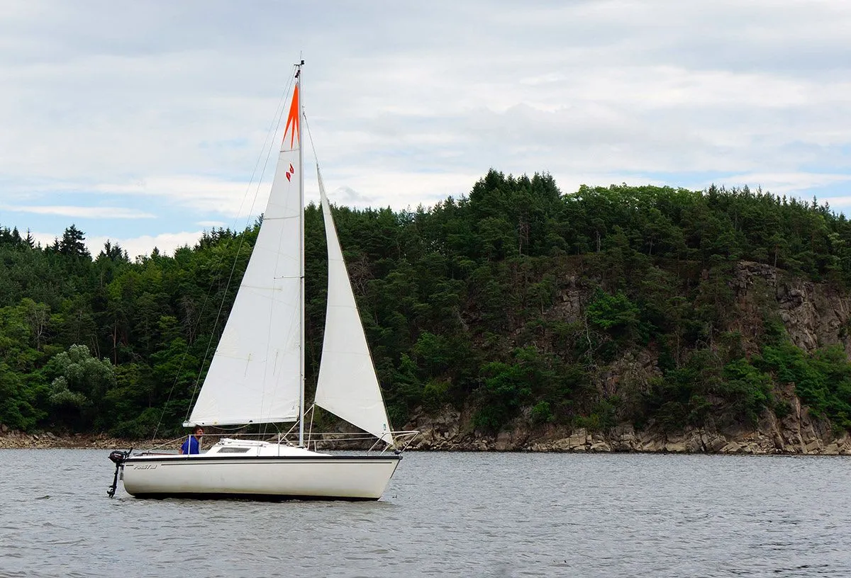 Rent a 5.5m Sailing Yacht Beneteau First 18 in Orlik nad Vltavou