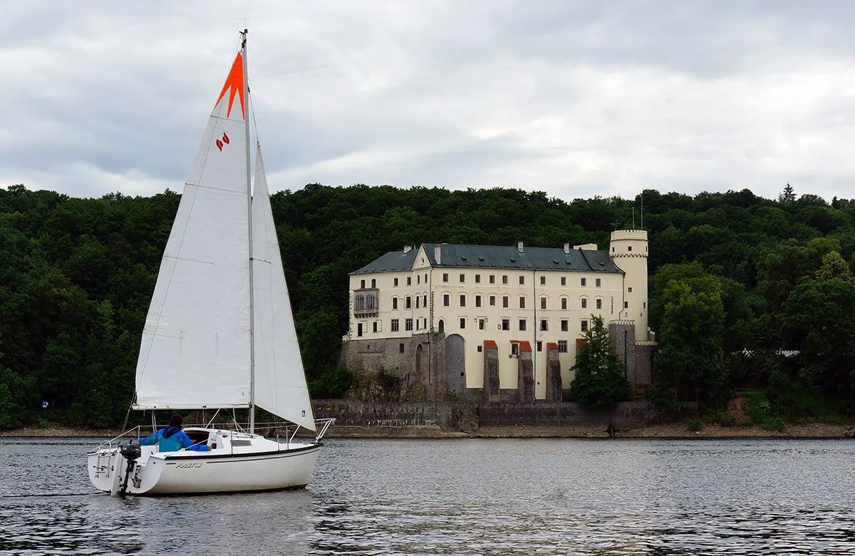 Rent a 5.5m Sailing Yacht Beneteau First 18 in Orlik nad Vltavou