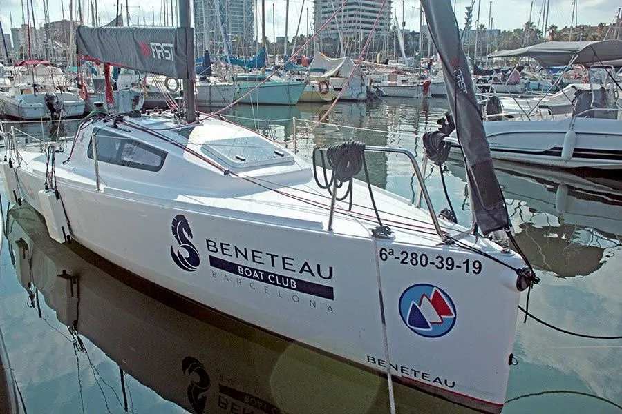Rent a 7.29m Beneteau First 24 Sailing Yacht in Cambrils