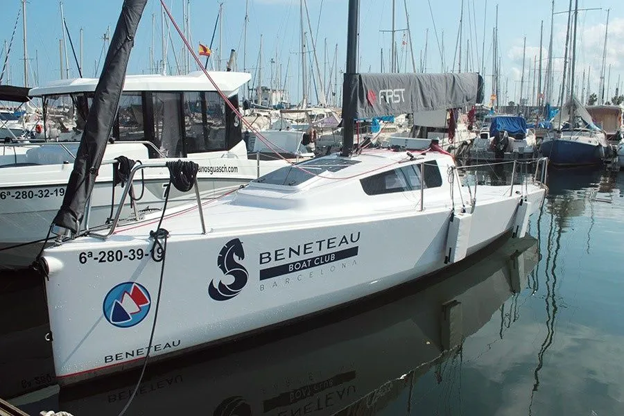 Rent a 7.29m Beneteau First 24 Sailing Yacht in Cambrils