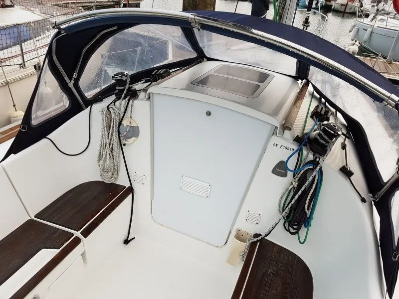 Allau 2 Charter Boat - 4