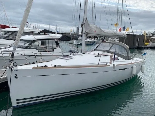 Charter a 7.9m Beneteau First 25.7 QR Sailing Yacht in Quiberon