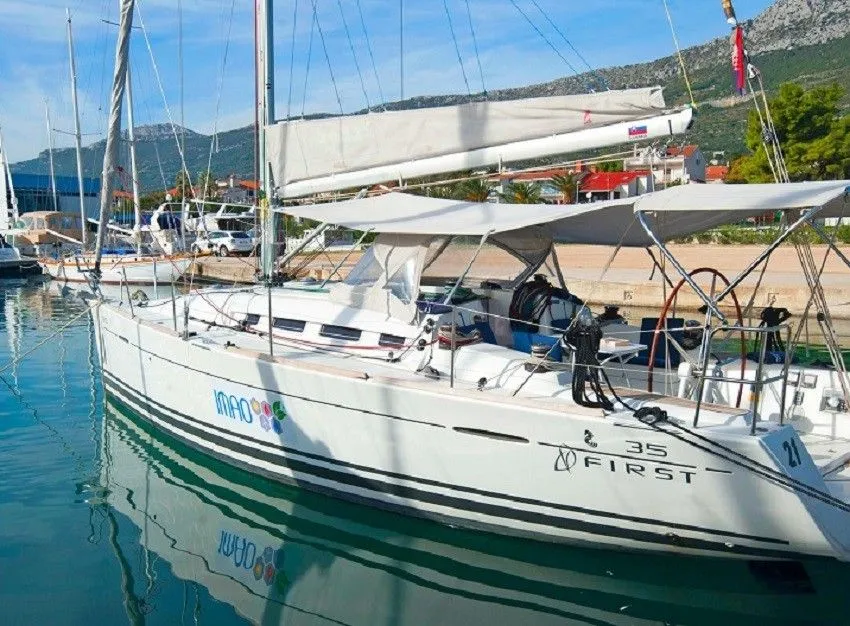 Rent a 10.65m Sailing Yacht Beneteau First 35 in Trget