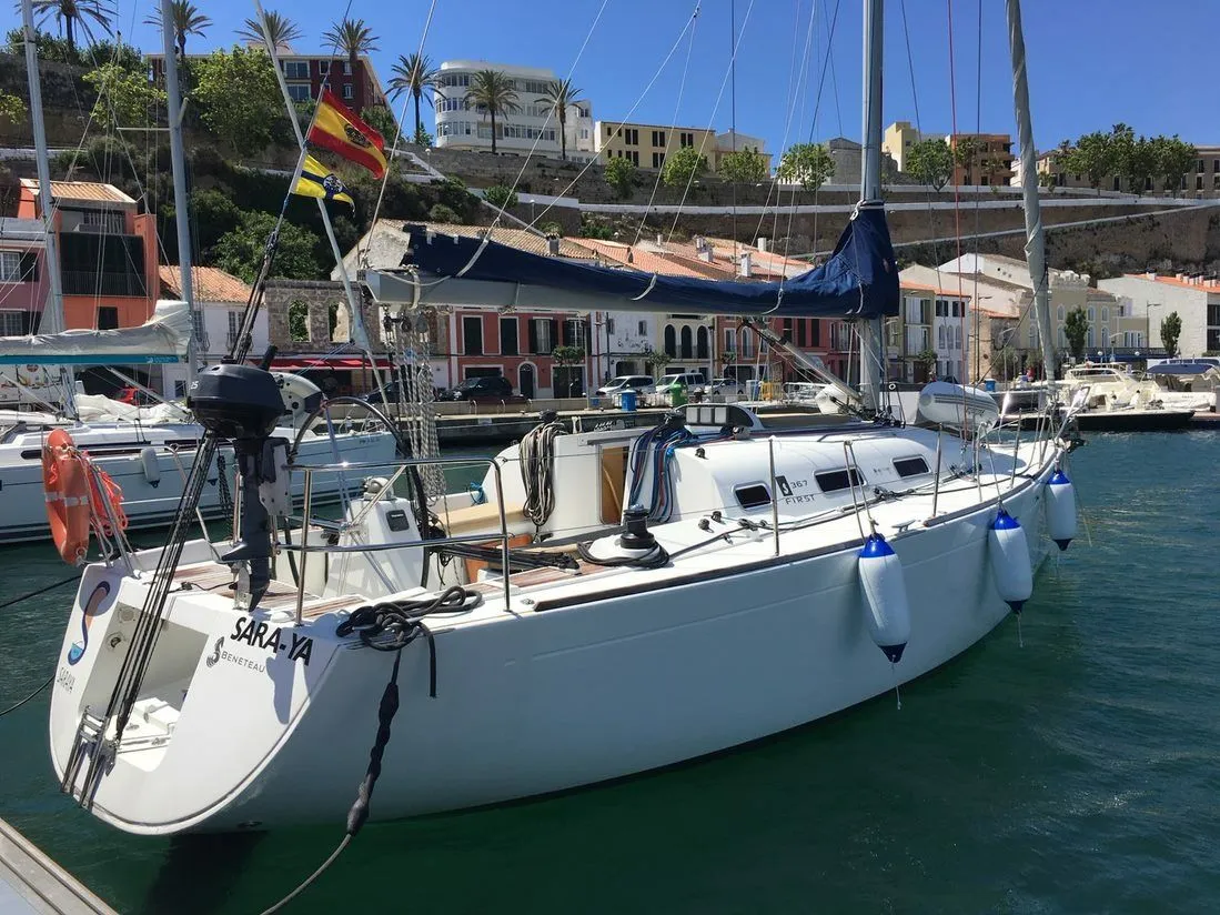 Charter a 10.9m Sailing Yacht Beneteau First 36.7 in Mahón