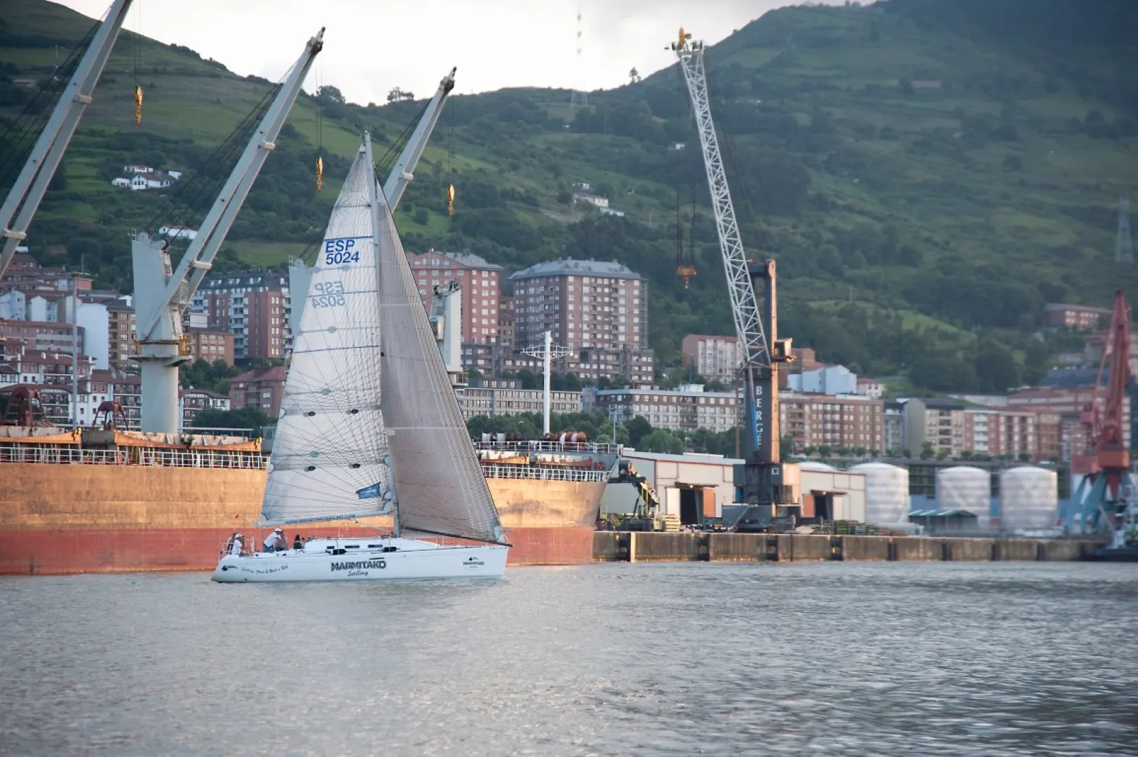 Charter a 11.92m 3 Cabin Sailing Yacht in Bilbao