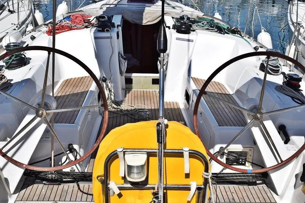 Explore Simuni on a 14.07m 3 Cabin Sailing Yacht Rental