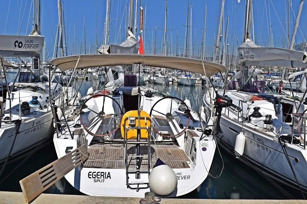 Explore Simuni on a 14.07m 3 Cabin Sailing Yacht Rental