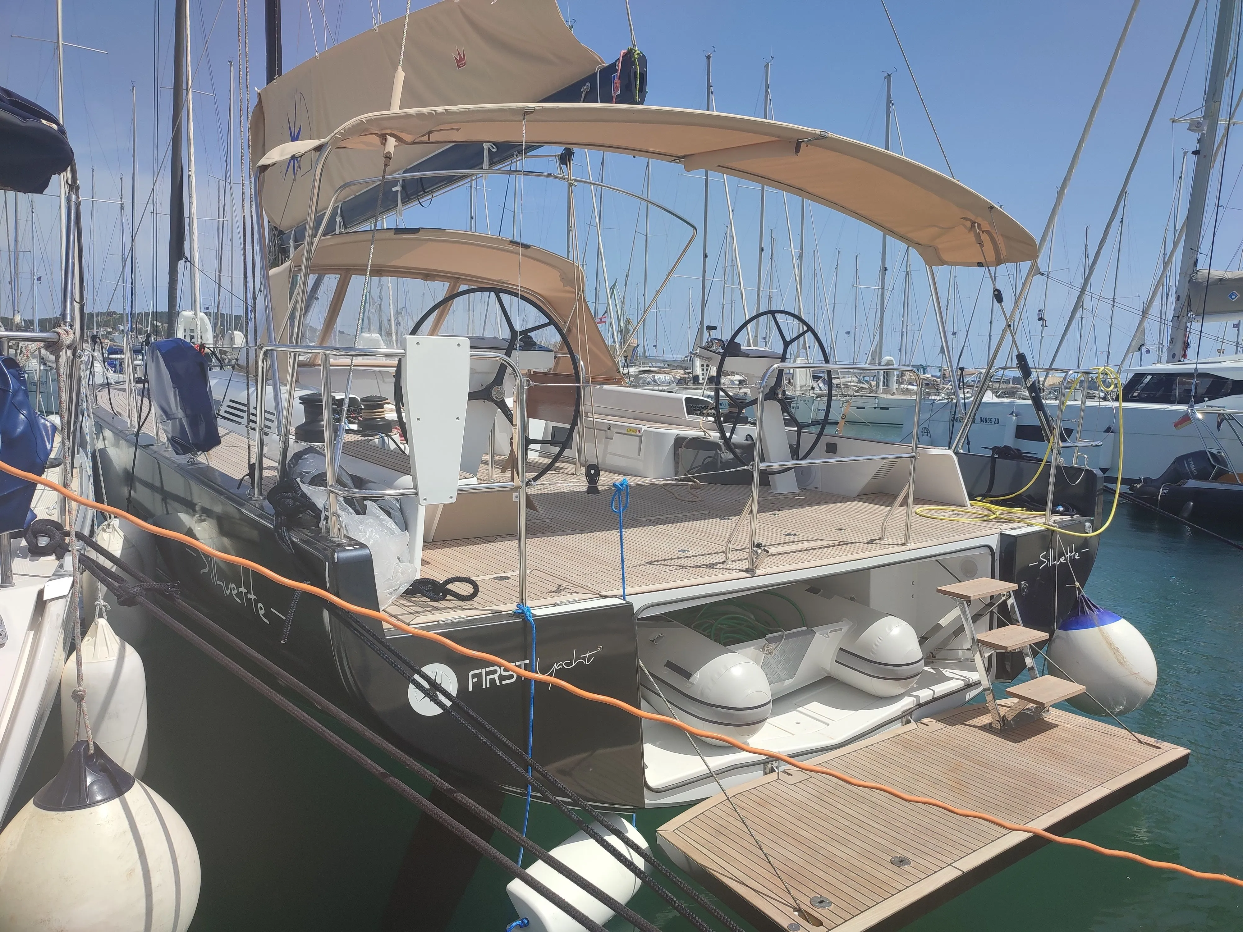 Silhouette Charterboot - 5