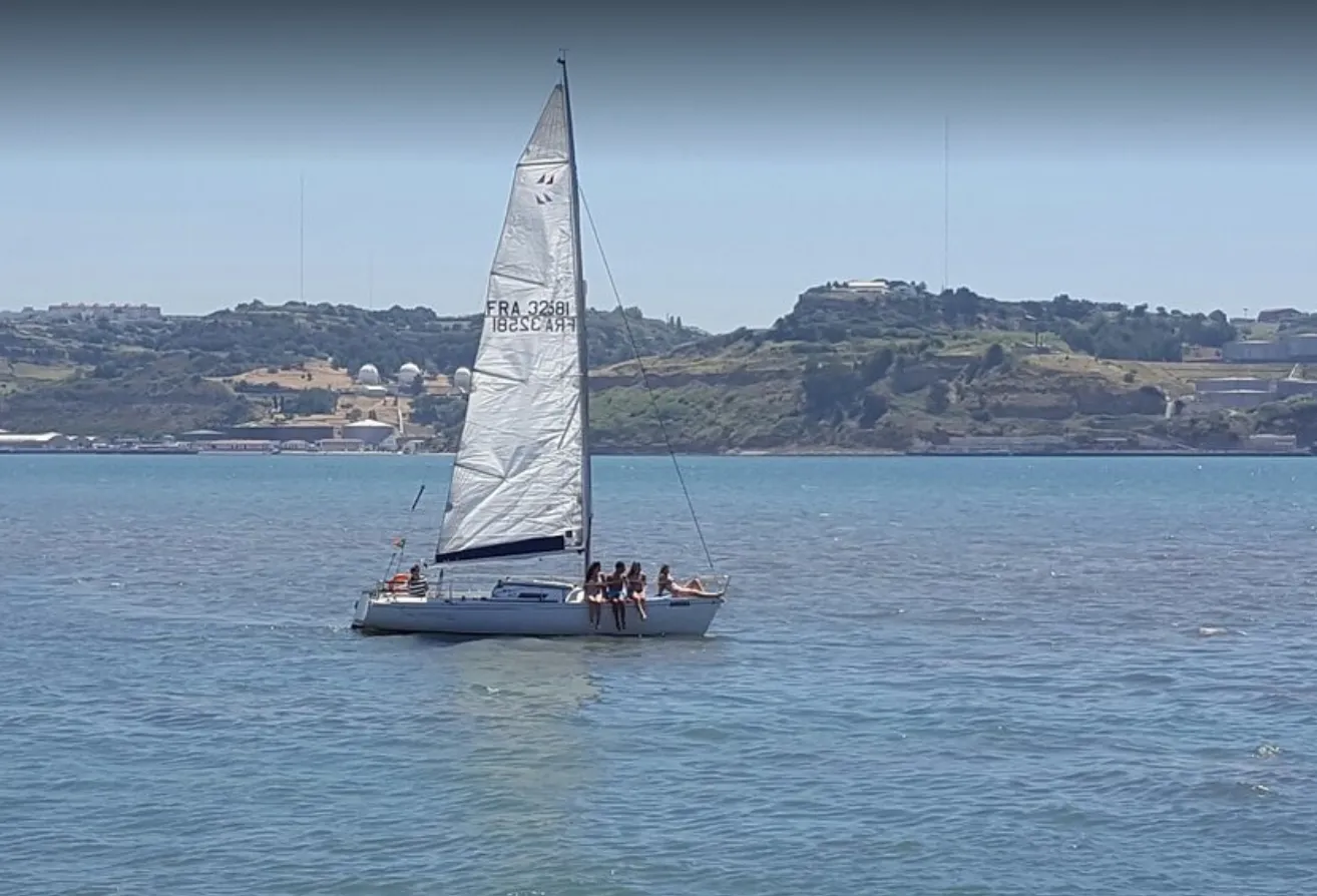 Amuras Charter Boat