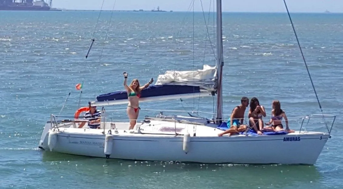 Rent a 7.64m Beneteau First Class 8 in Portimão