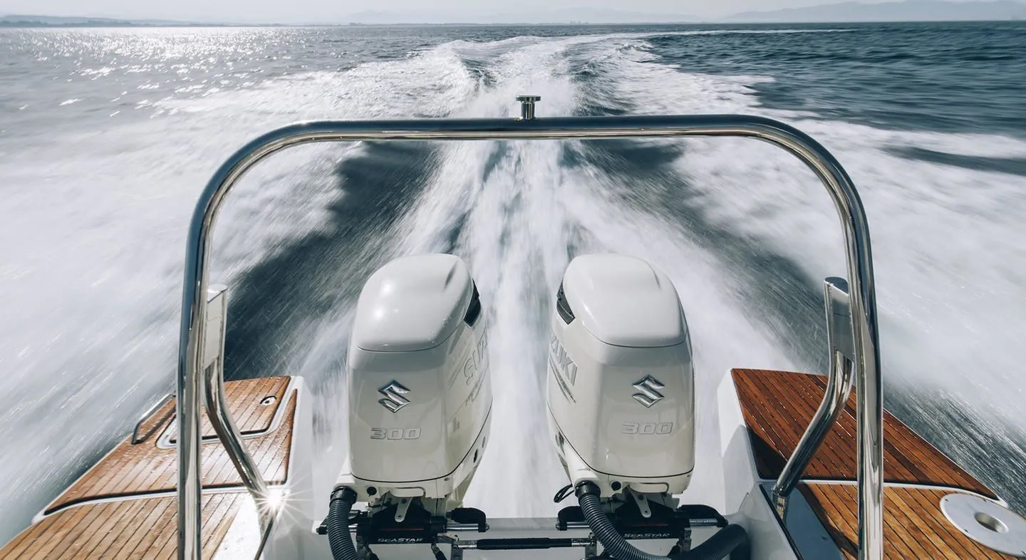Rent a 9.98m Beneteau Flyer 10 in Bandol