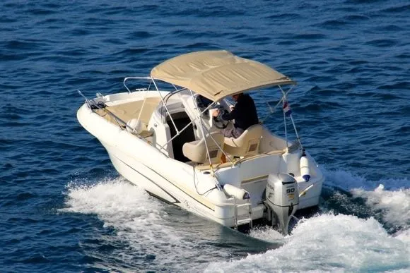 5.71m Trogir Beneteau Flyer 550 Hire