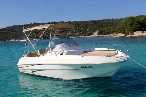 5.71m Trogir Beneteau Flyer 550 Hire