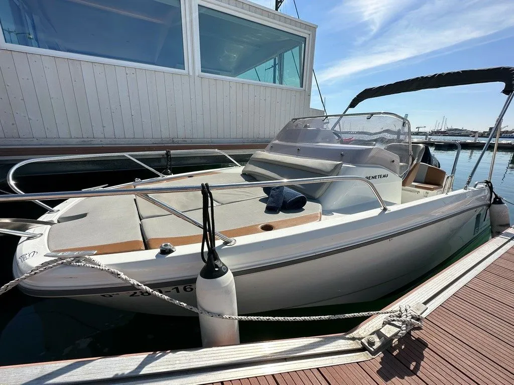 Rent a 5.5m Motor Boat in Cambrils