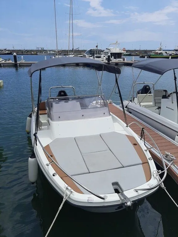 6m Barcelona Beneteau Flyer 6 Sundeck Motor Boat Hire