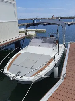 6m Barcelona Beneteau Flyer 6 Sundeck Motor Boat Hire