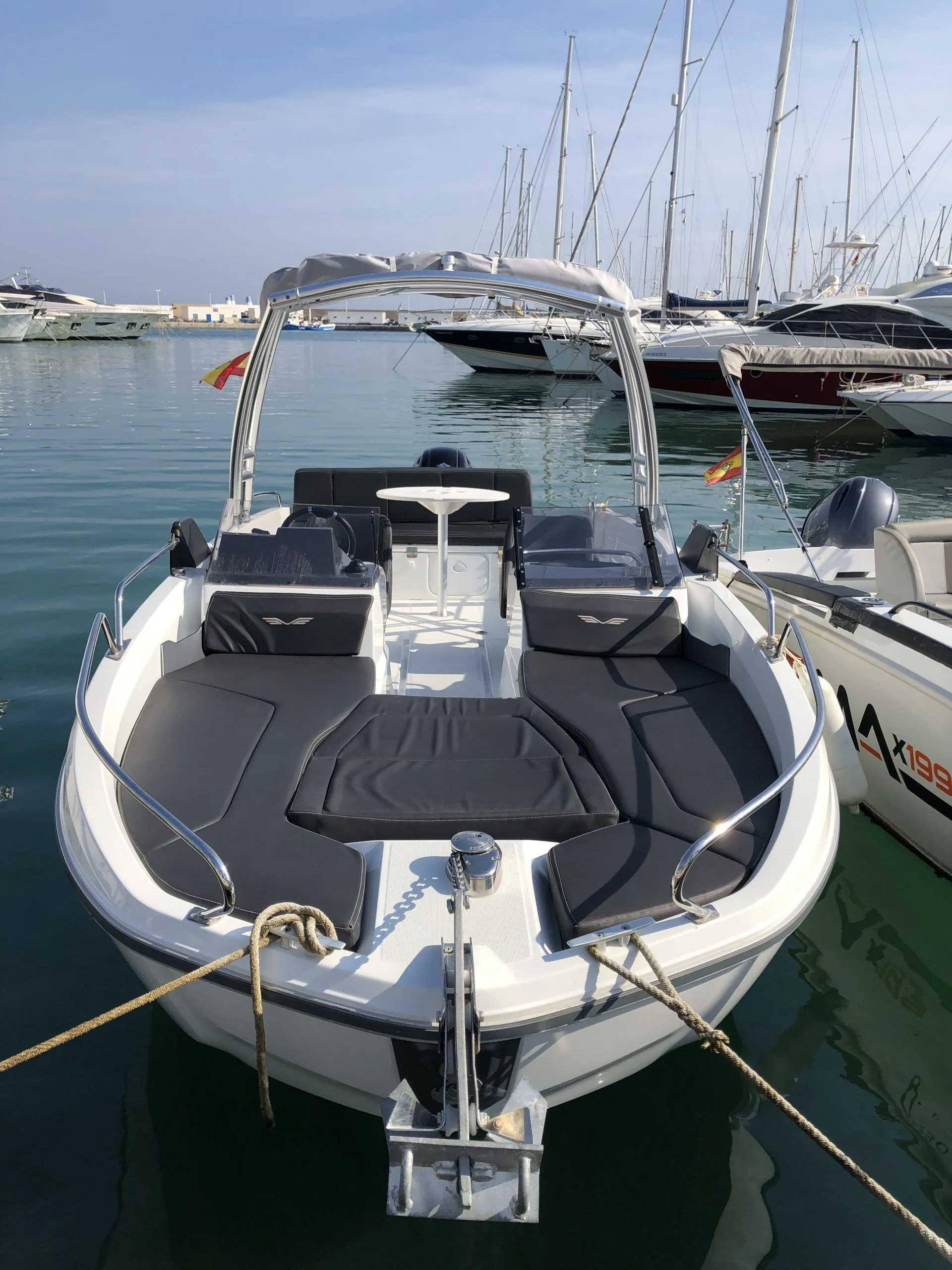 Rent a 6.8m Motor Boat Beneteau Flyer 6.6 in Altea