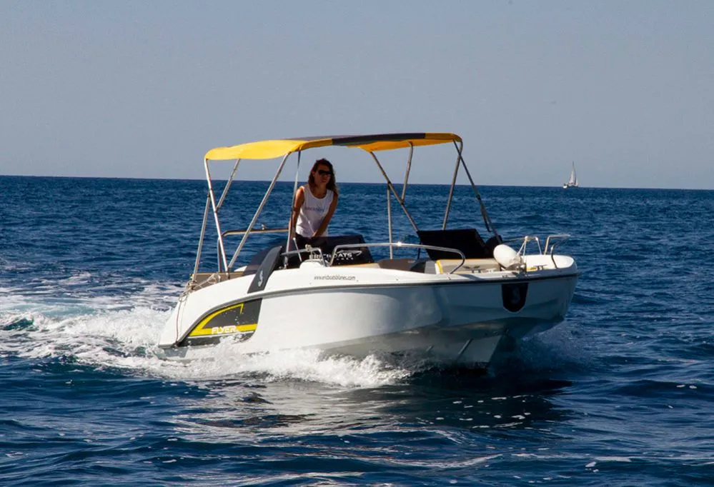 Rent a 6.5m Beneteau Flyer 6.6 in Sitges