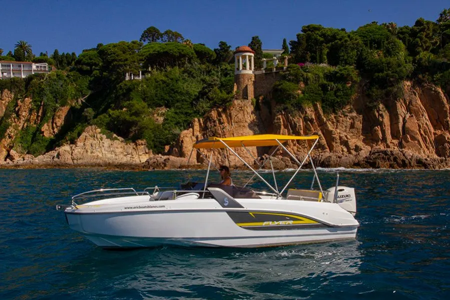 Rent a 6.5m Beneteau Flyer 6.6 in Sitges
