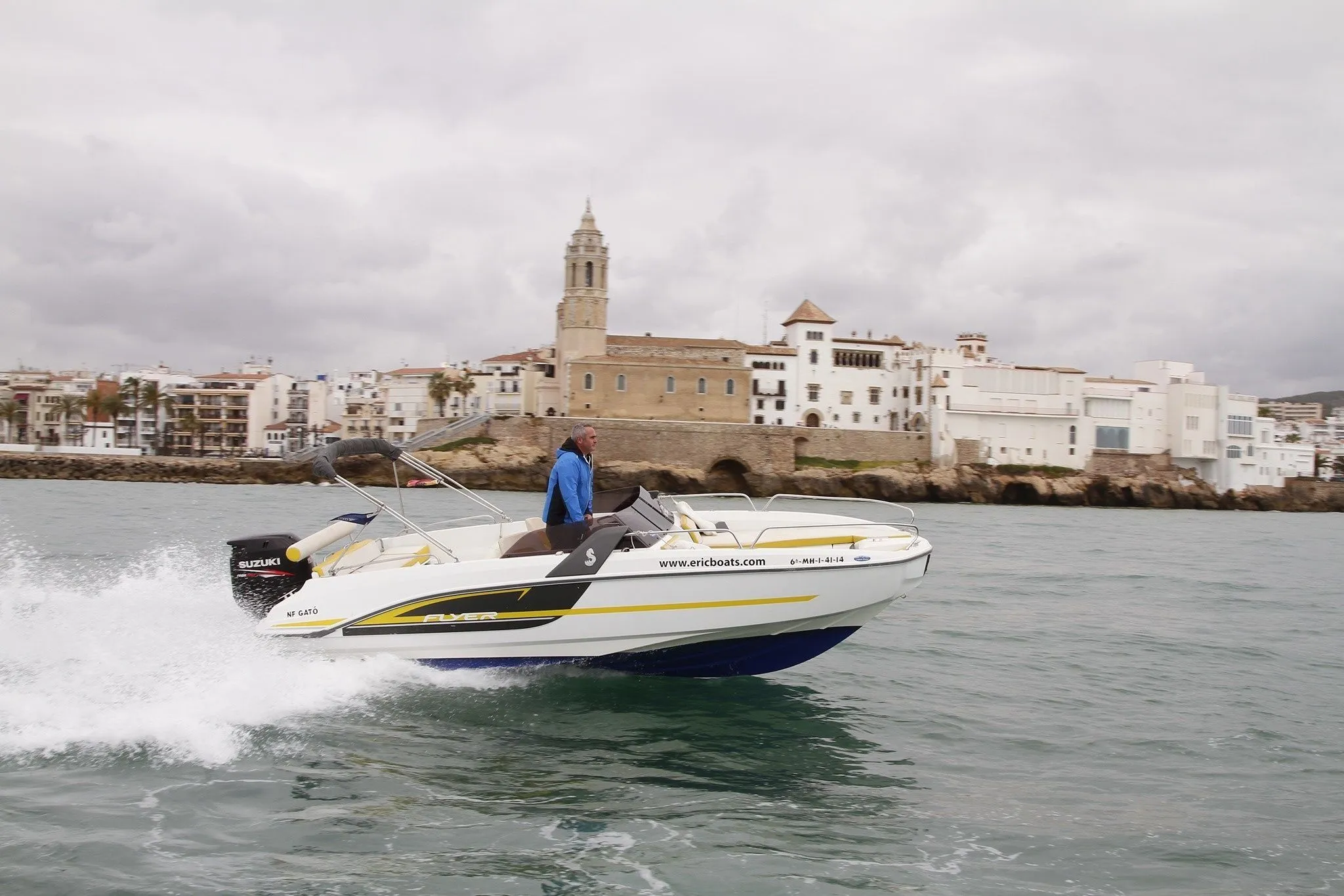 Rent a 6.5m Beneteau Flyer 6.6 in Sitges