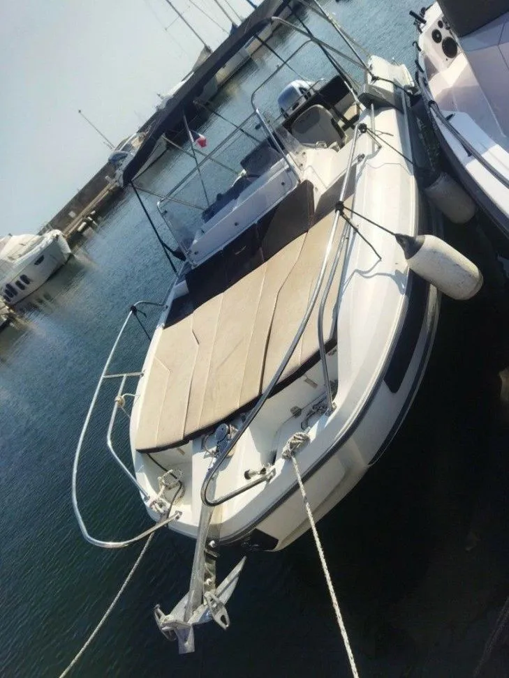 Rent a 7.6m Beneteau Flyer 7.7 Motor Boat in Cannes