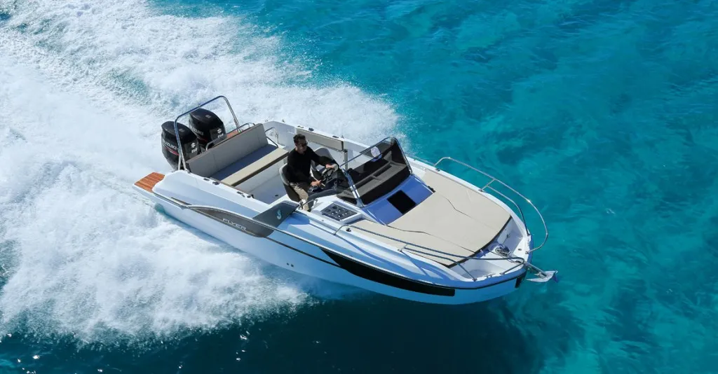 Rent a 7.64m Beneteau Flyer 7.7 in La Trinite-sur-Mer