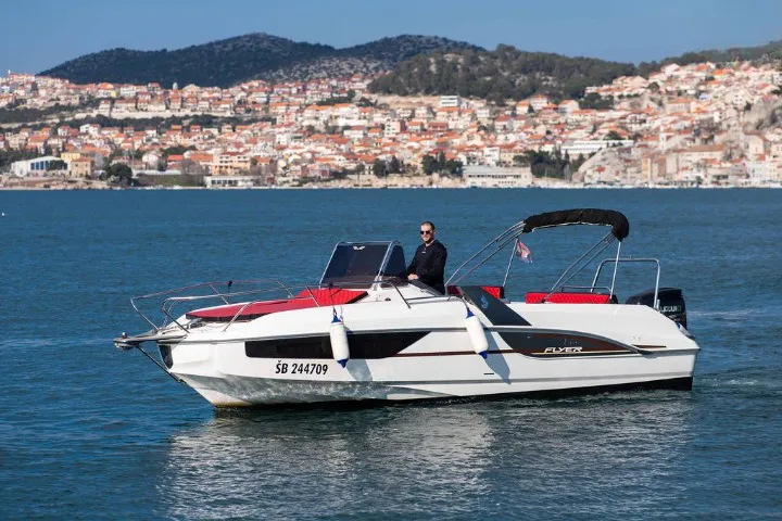 Rent a 7.7m Motor Boat Beneteau Flyer 7.7 in Šibenik
