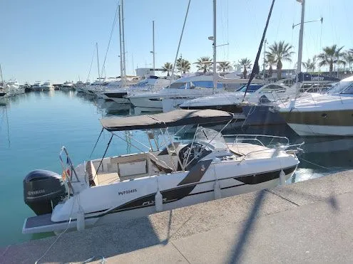 7.8m Saint-Laurent-du-Var Beneteau Flyer 7.7 Motor Boat Hire