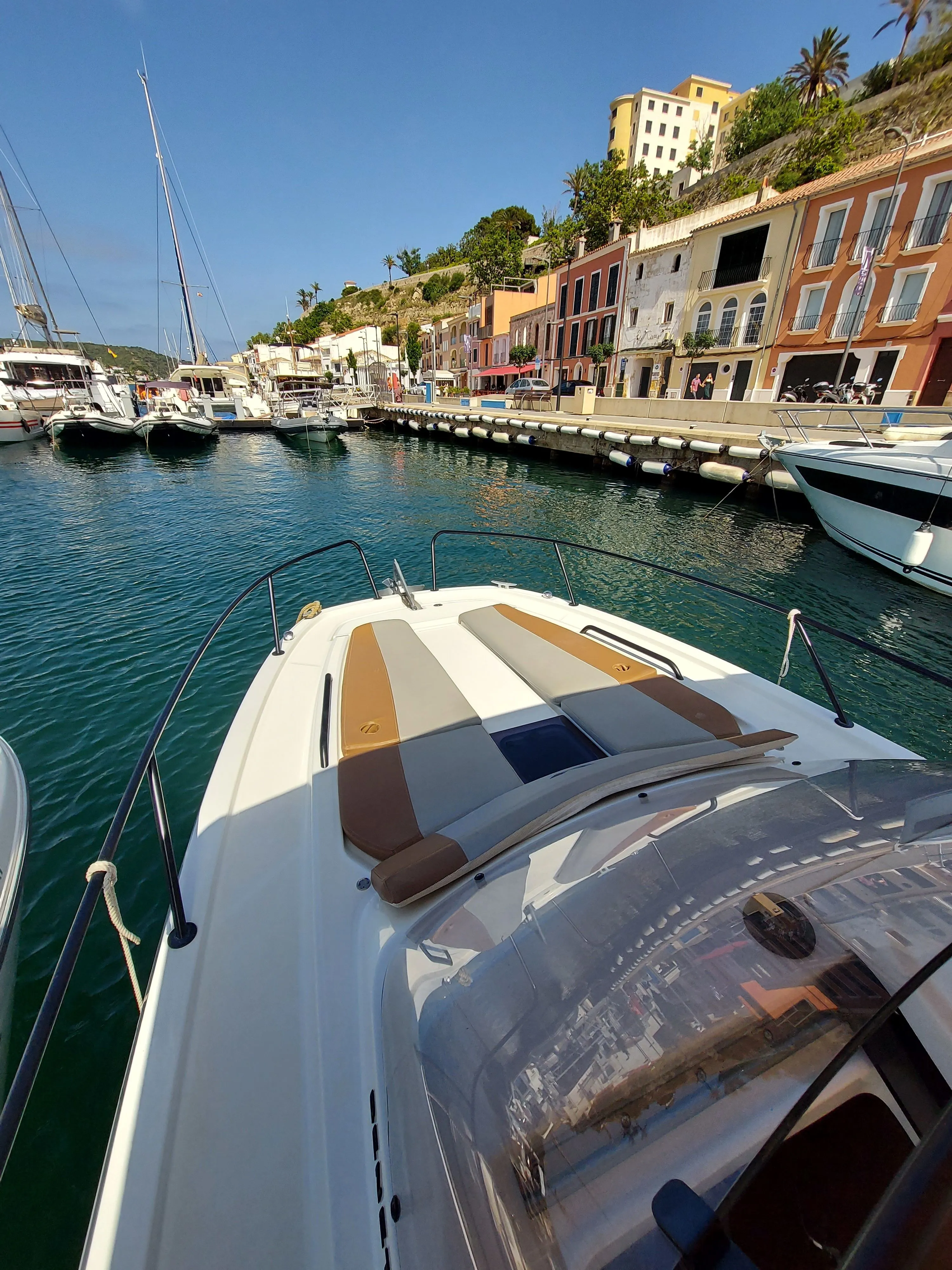 Explore Mahón on a 8.1m Rental Beneteau Flyer 8