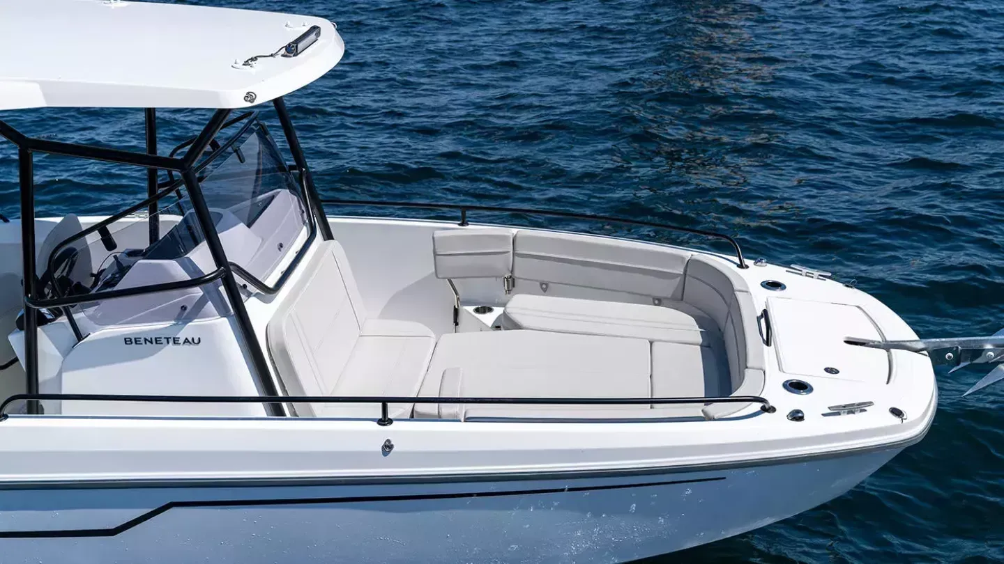 Rent a 8.1m Boat in Ajaccio